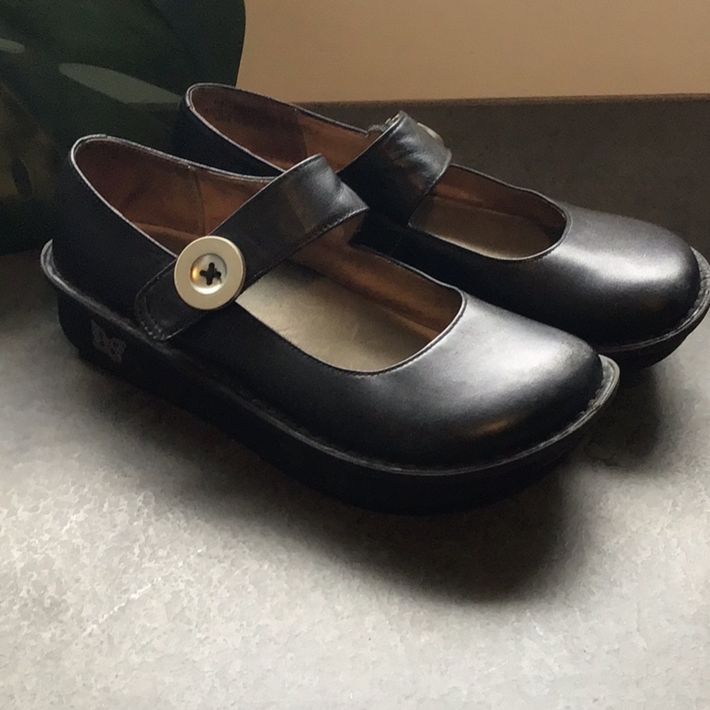 Black Leather Allegra Button Mary Janes size 38 7.5